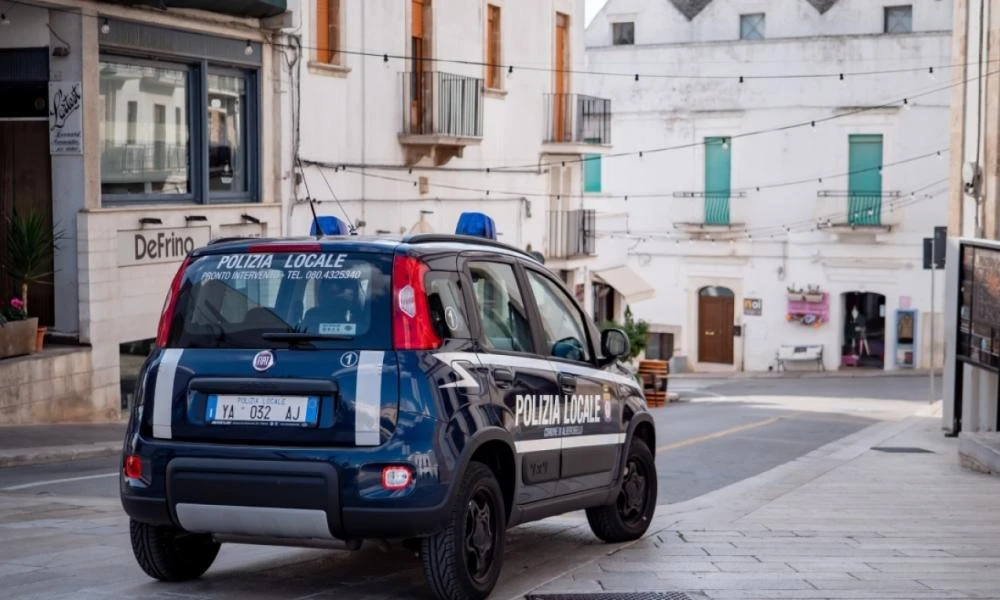 Ιταλία: Στα "πράσα" συμμορία - Διακινούσε Κινέζους μετανάστες μέσα σε... πολυτελή αυτοκίνητα